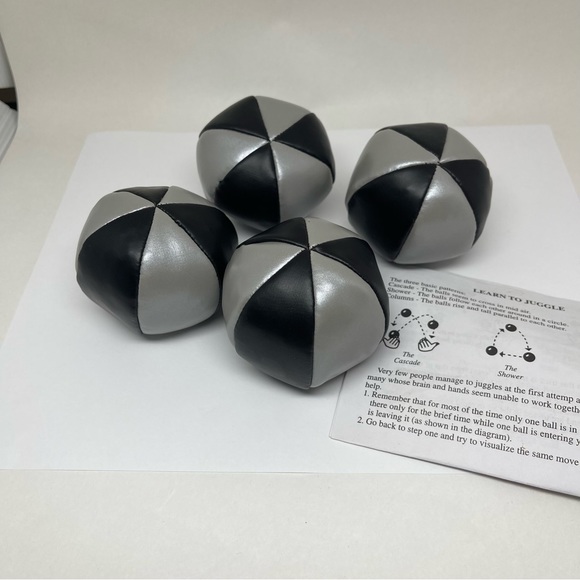 Juggling Balls in metal tin with instructions - Picture 2 of 12